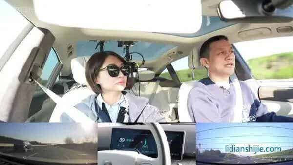 蔚來CEO李斌駕駛搭載半固態電池的蔚來ET7