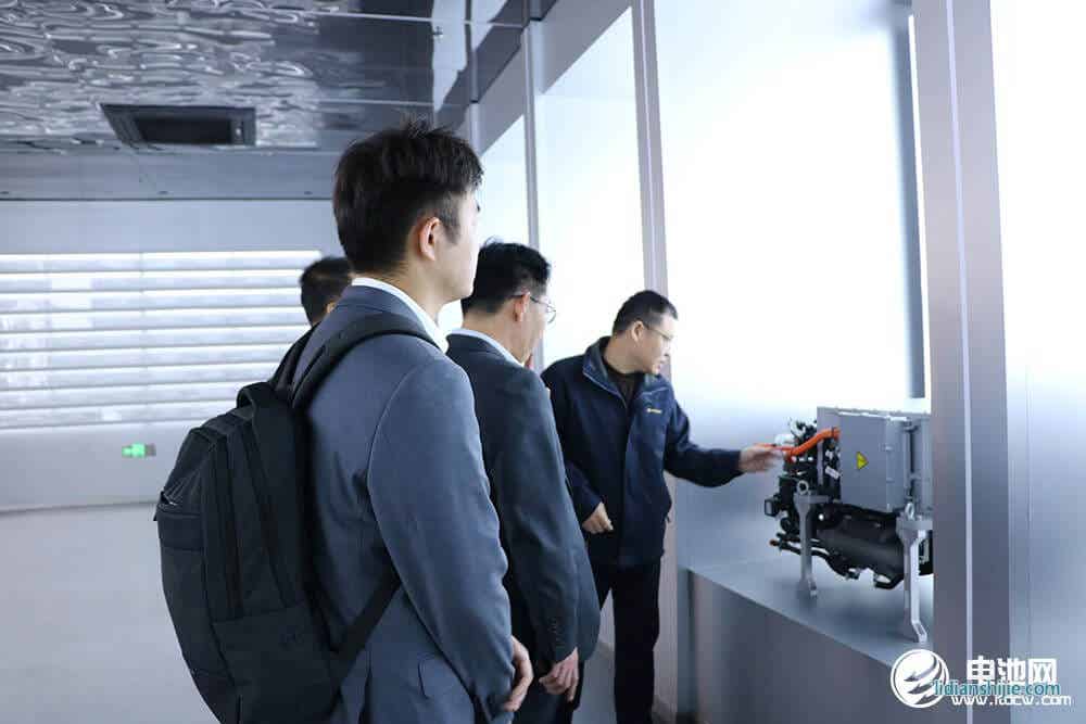 中國電池新能源產業鏈調研團一行參觀考察國鴻氫能