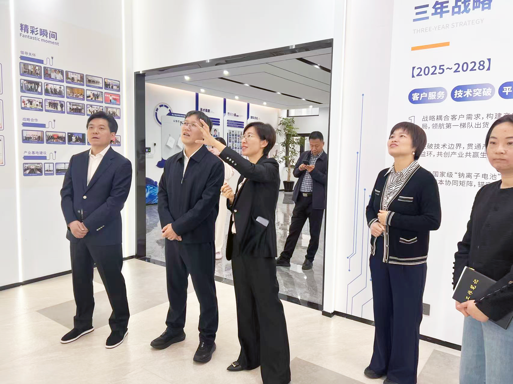  浙江省能源局俞奉慶局長一行蒞臨鈉創(chuàng)新能源調(diào)研指導