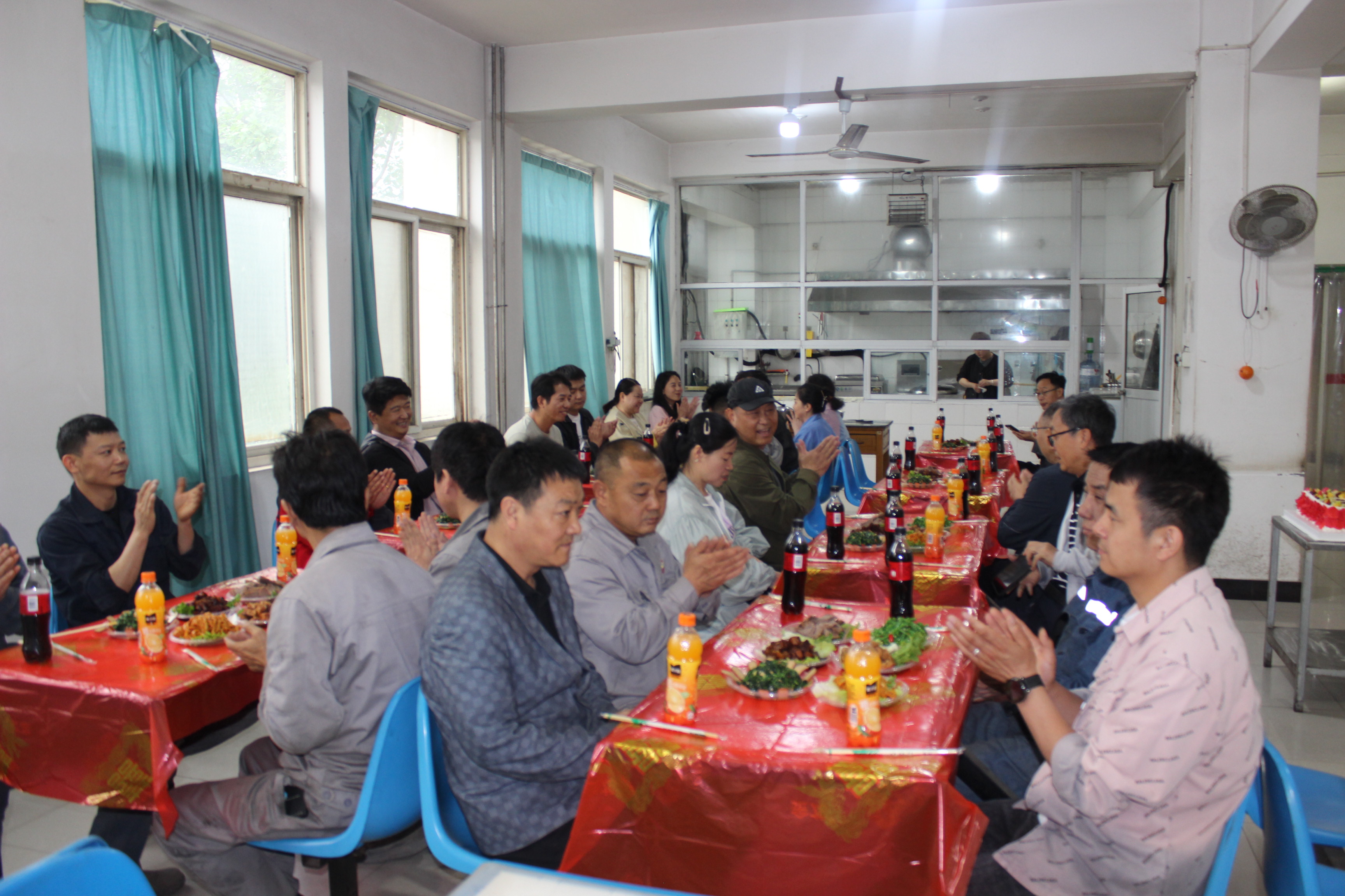 咸陽華光窯爐設(shè)備有限公司21周年慶典 咸陽華光窯爐設(shè)備有限公司21周年慶典