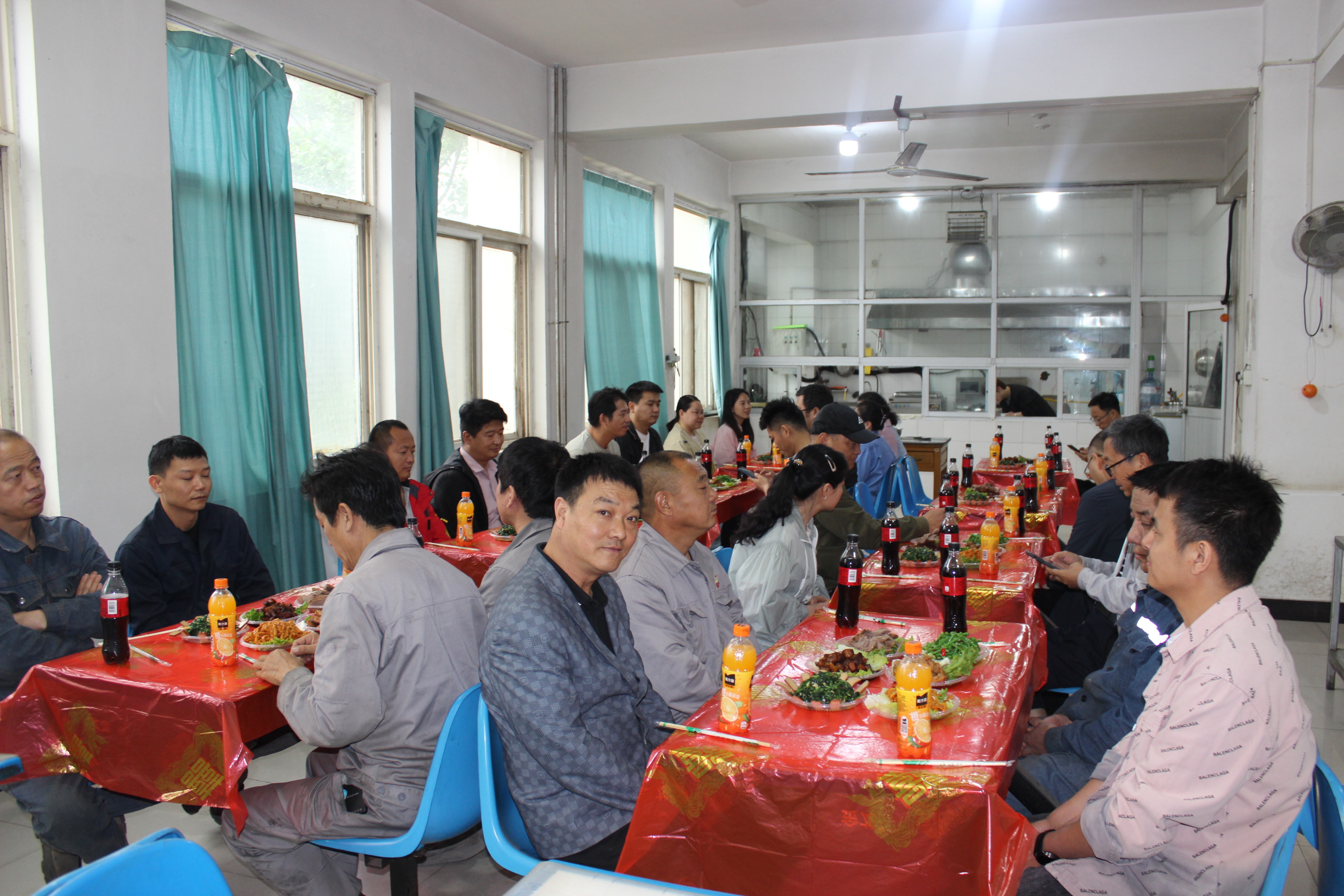 咸陽華光窯爐設(shè)備有限公司21周年慶典 咸陽華光窯爐設(shè)備有限公司21周年慶典